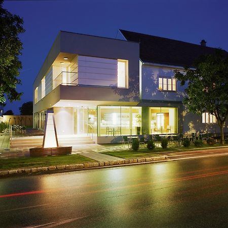Hotel & Konditorei May Neufeld an der Leitha Exteriér fotografie