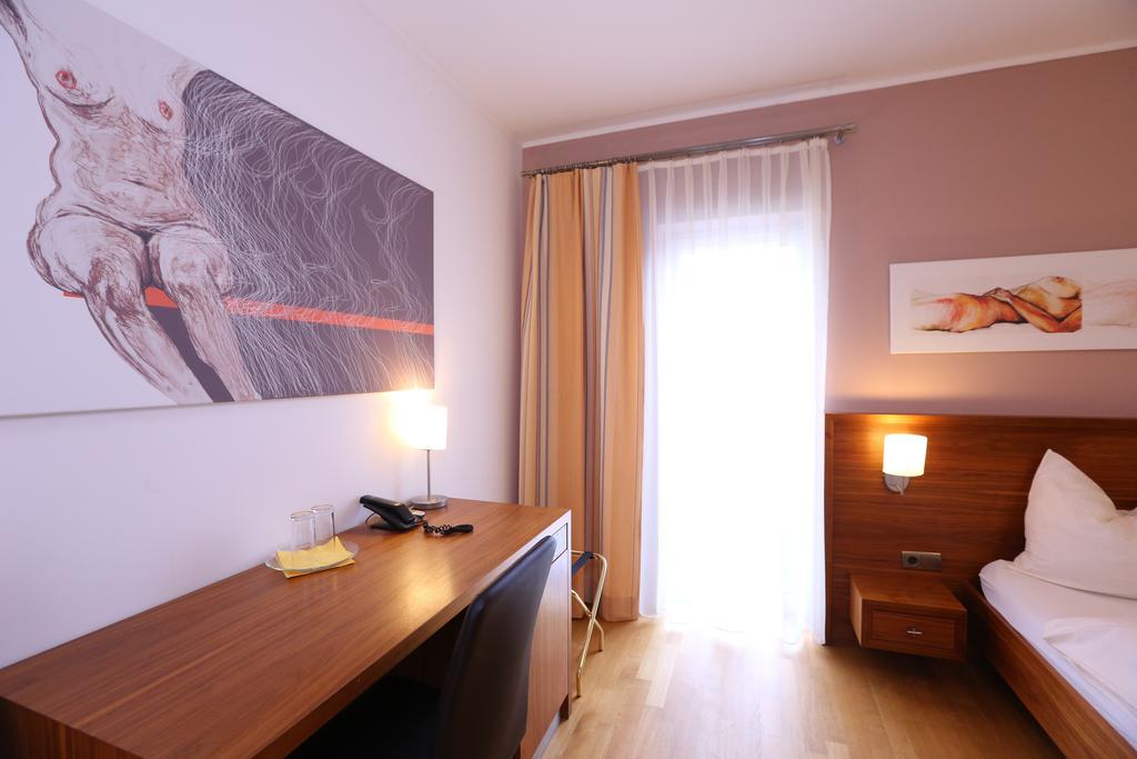 Hotel & Konditorei May Neufeld an der Leitha Pokoj fotografie