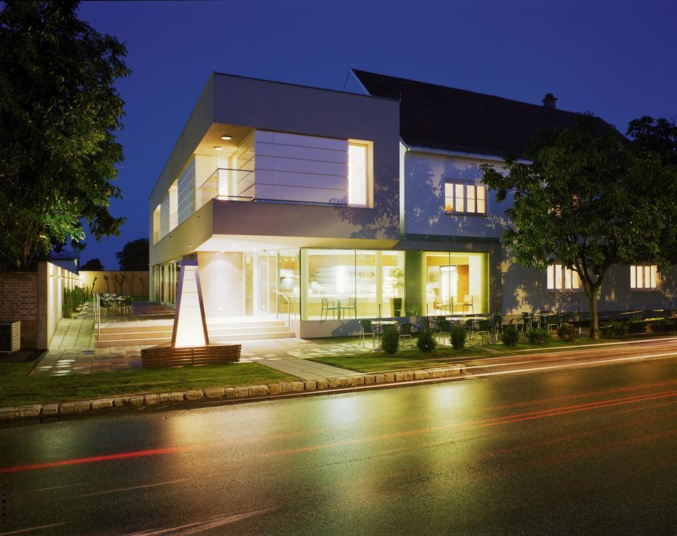 Hotel & Konditorei May Neufeld an der Leitha Exteriér fotografie